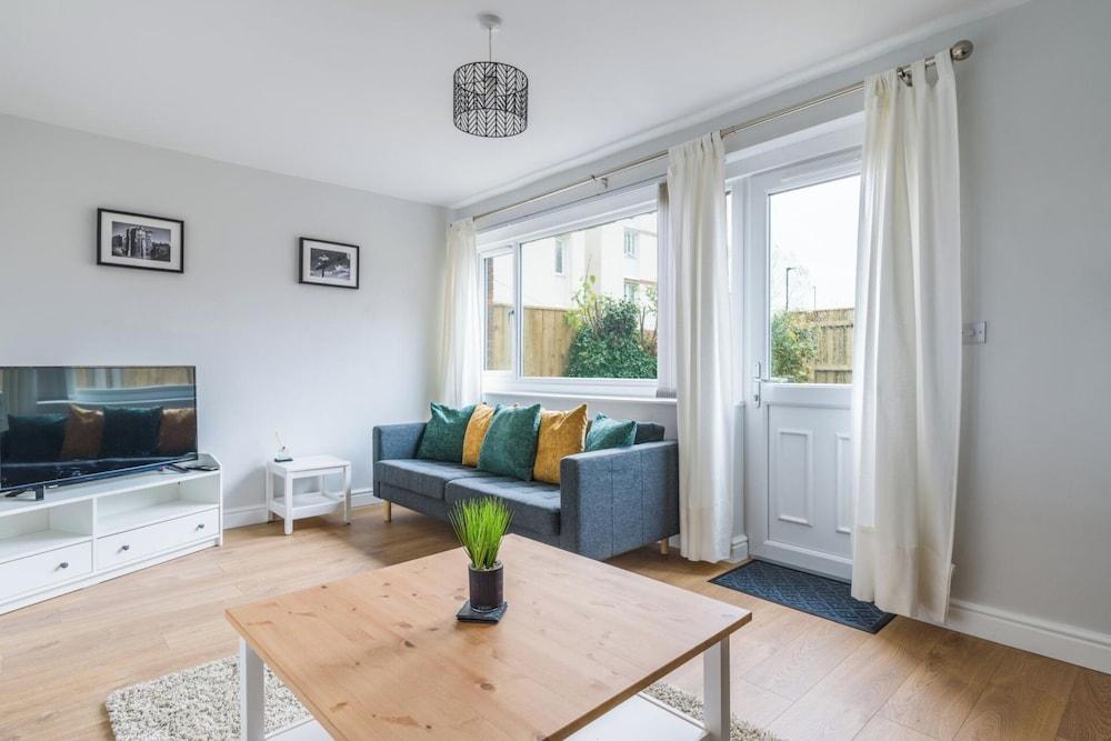 Charming 3-bed House in Newcastle Upon Tyne