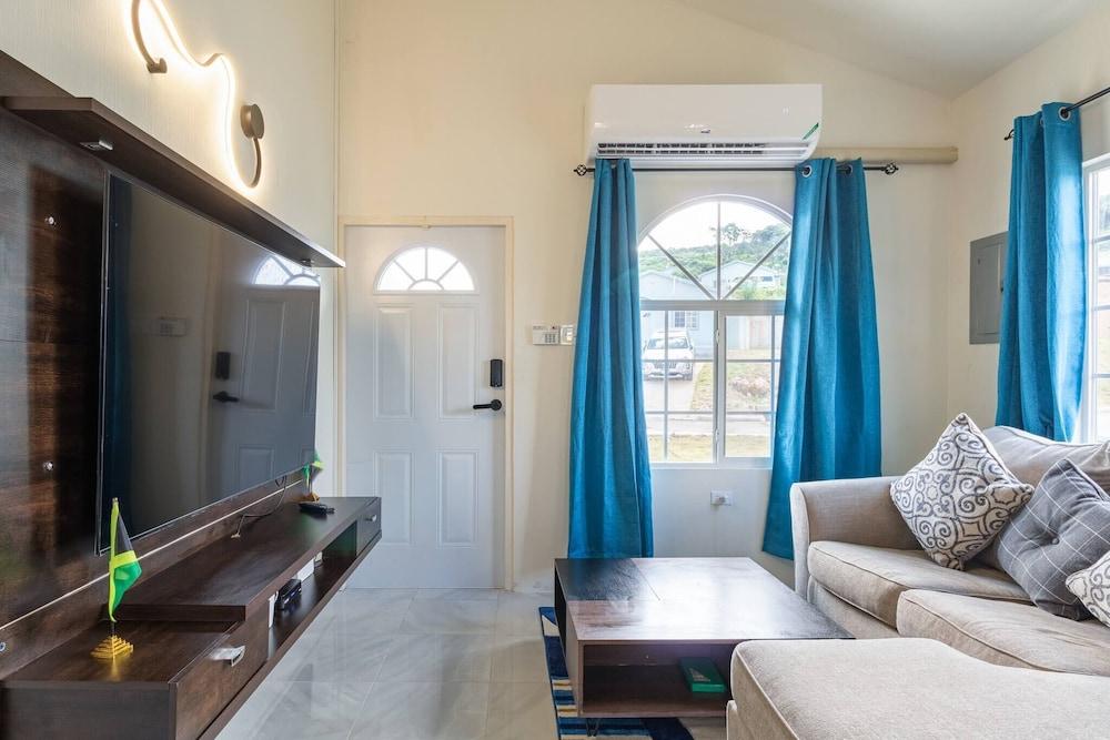 Escape to Paradise: Brand New Bungalow With Ocean View in Discovery Bay