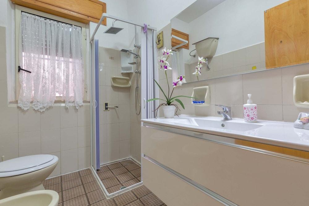 2338 Bilo Imma B by Barbarhouse