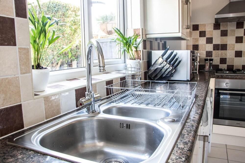 Nice 3BD House With Garden Bakersfield Nottingham