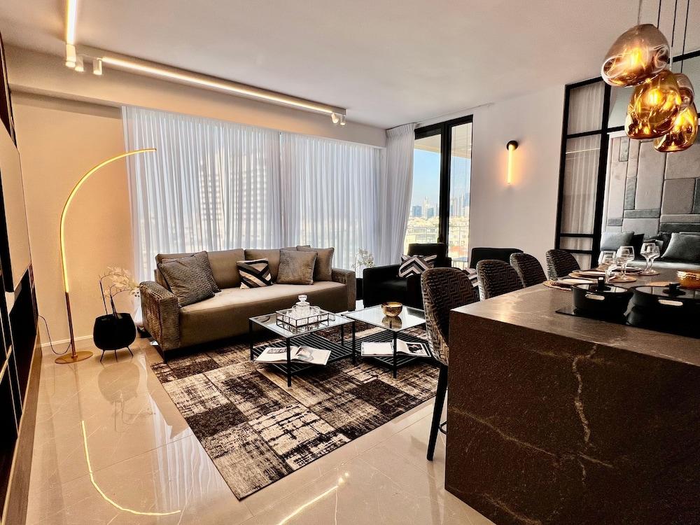 High End & City View by FeelHome