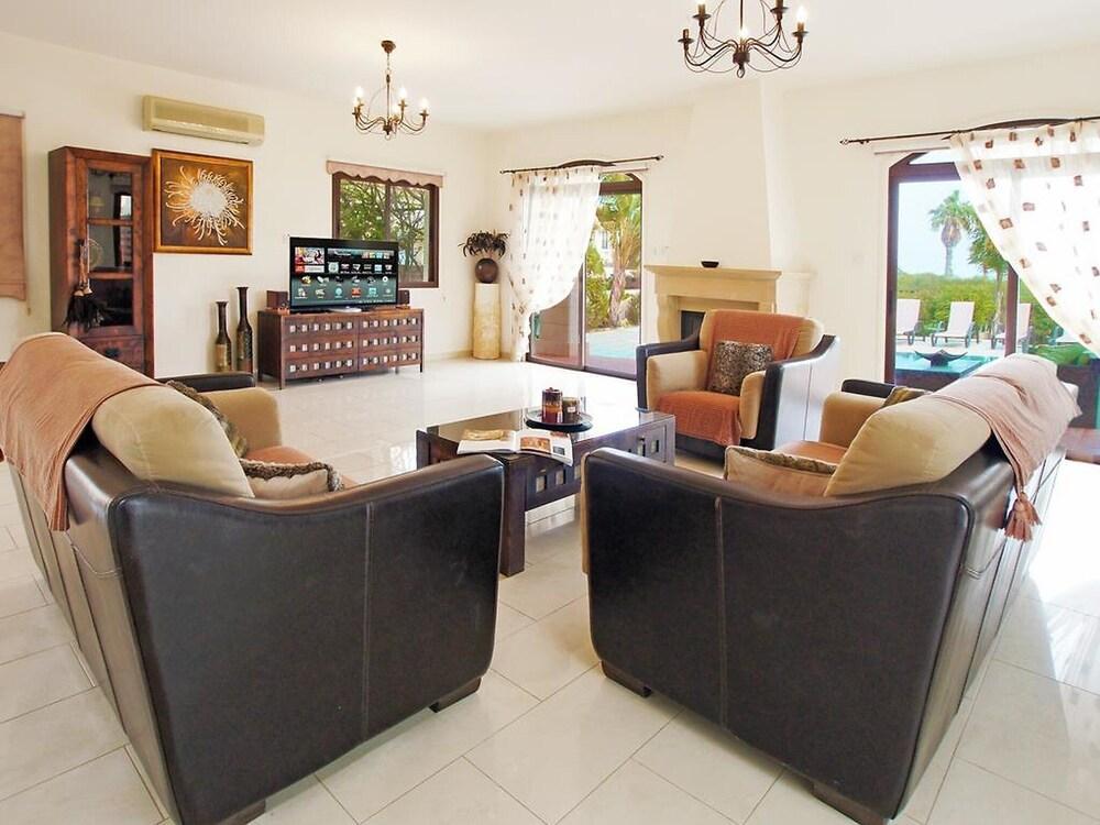 Tessa Paralimni in Paralimni