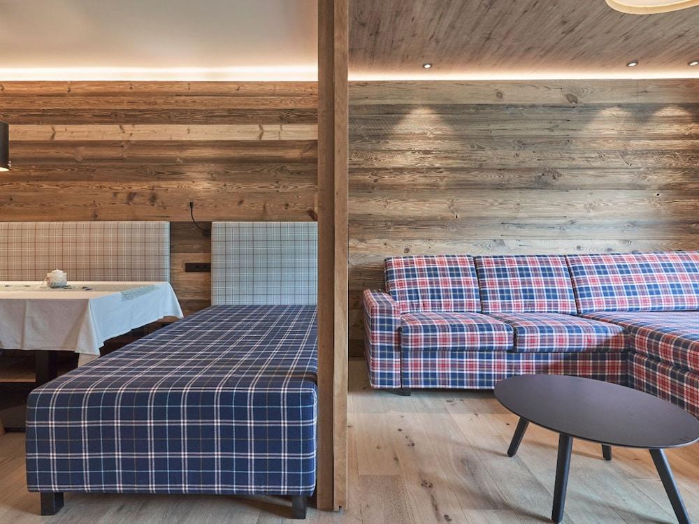 The Peak S Lden in S Lden