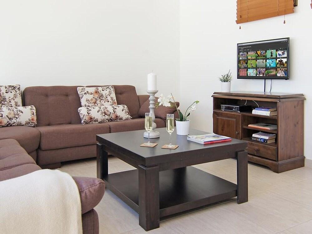 Ingrid Sotira in Sotira