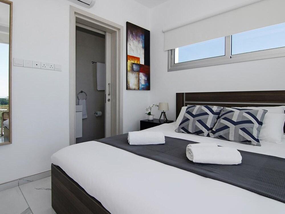 Gloria Paralimni in Paralimni