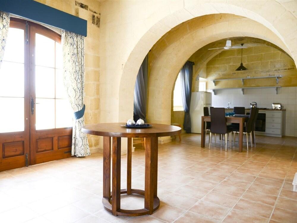 Girardu Ir-rabat G Awdex