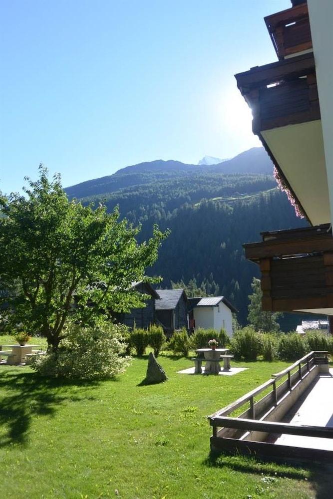 Romantica Saas-grund