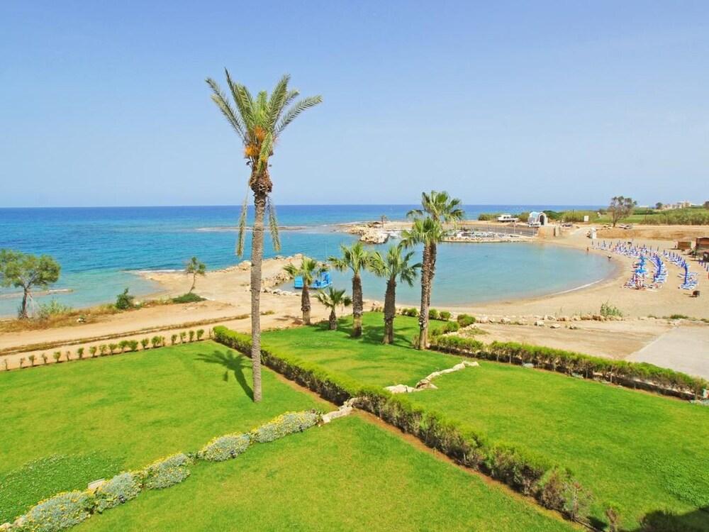 Nova Paralimni in Paralimni