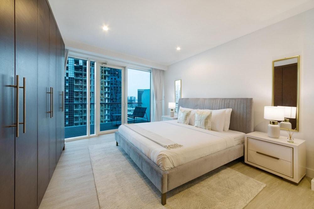 Spectacular Duplex Apt w Burj Khalifa Views