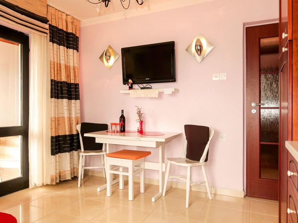 Dilly Pinezi i in Pinezi i