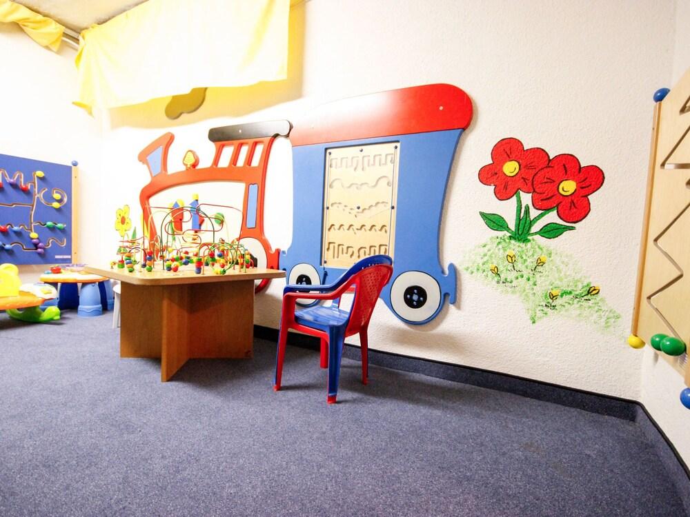 Falkner L Ngenfeld in L Ngenfeld