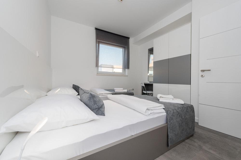 Villa Magnifica Apartments with pool