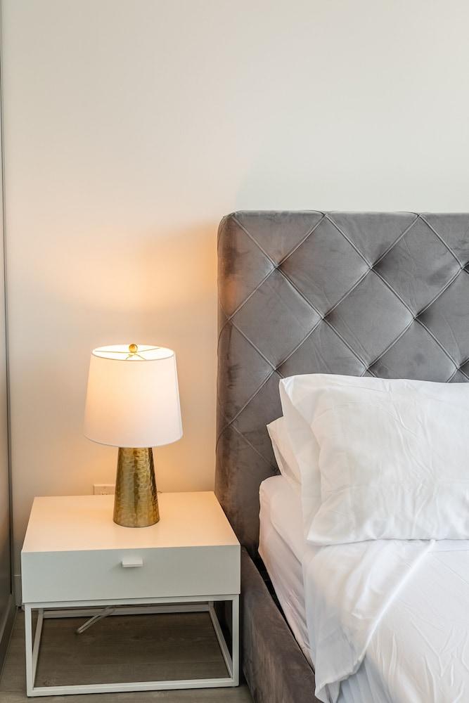 Stallion Suites - Entertainment District