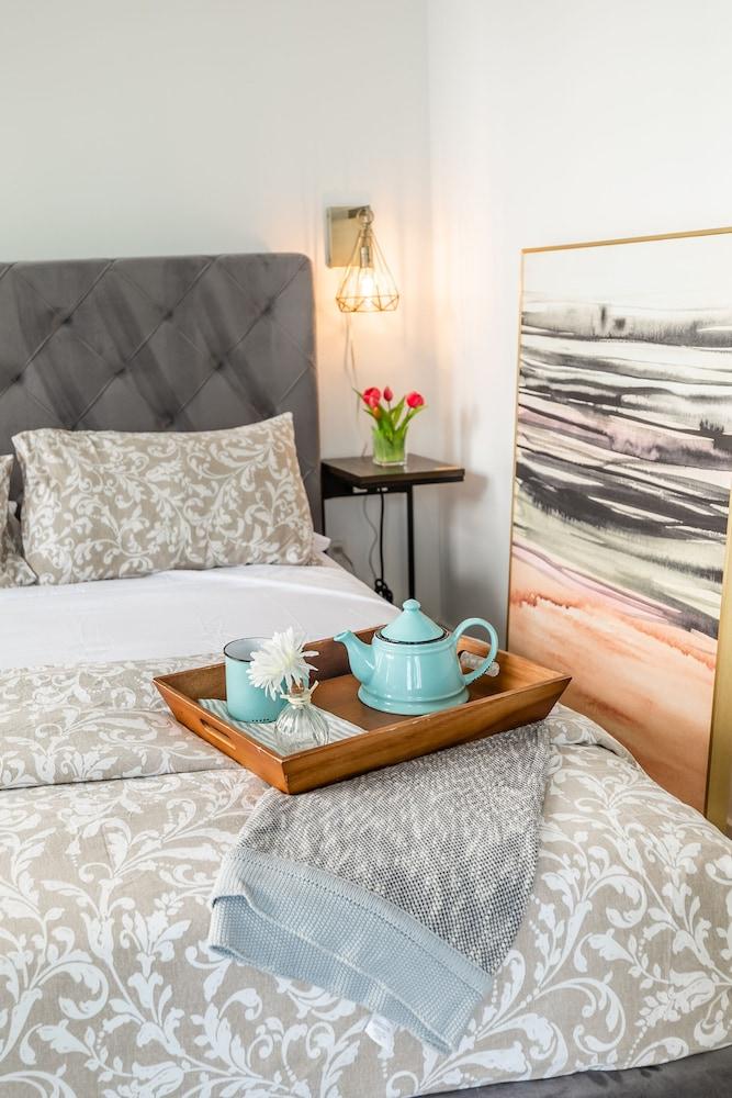 Stallion Suites - Entertainment District