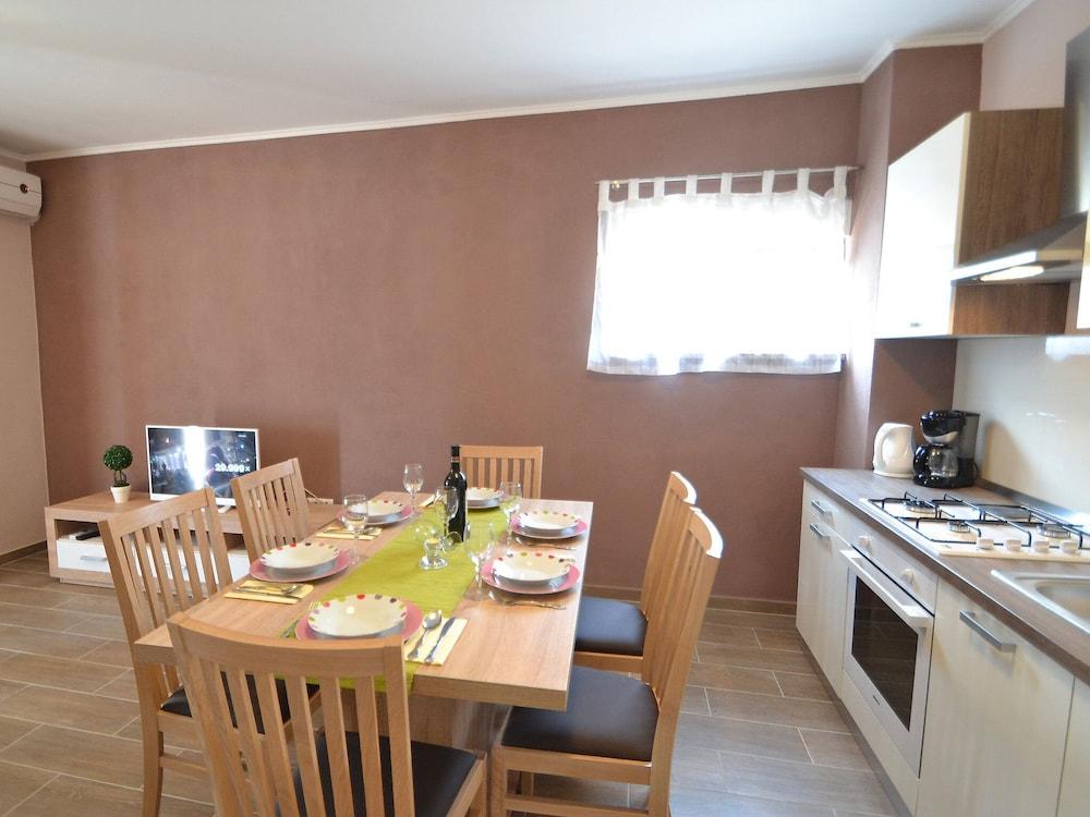 Ana Kru evo in Kru evo