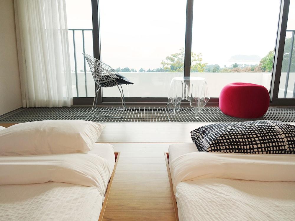 Jeju Bom Stay & Art Gallery