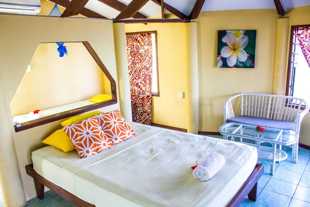 Va-i-moana Seaside Lodge