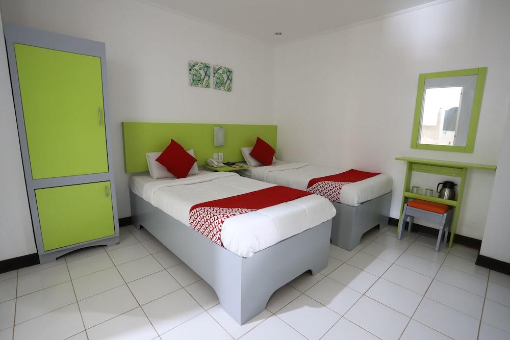 OYO 210 Apple Tree Suites