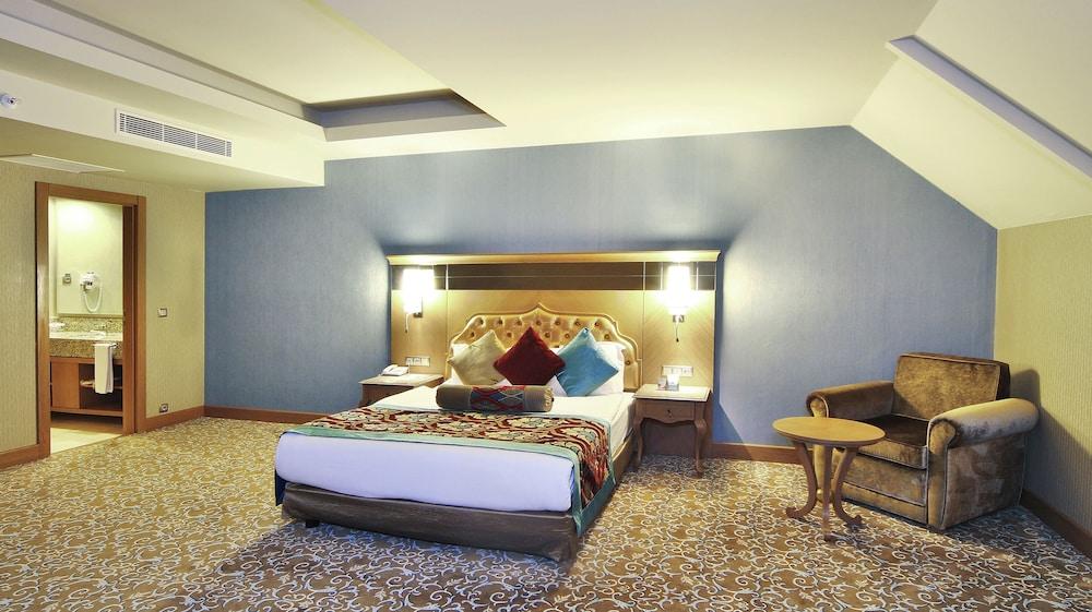 Royal Holiday Palace