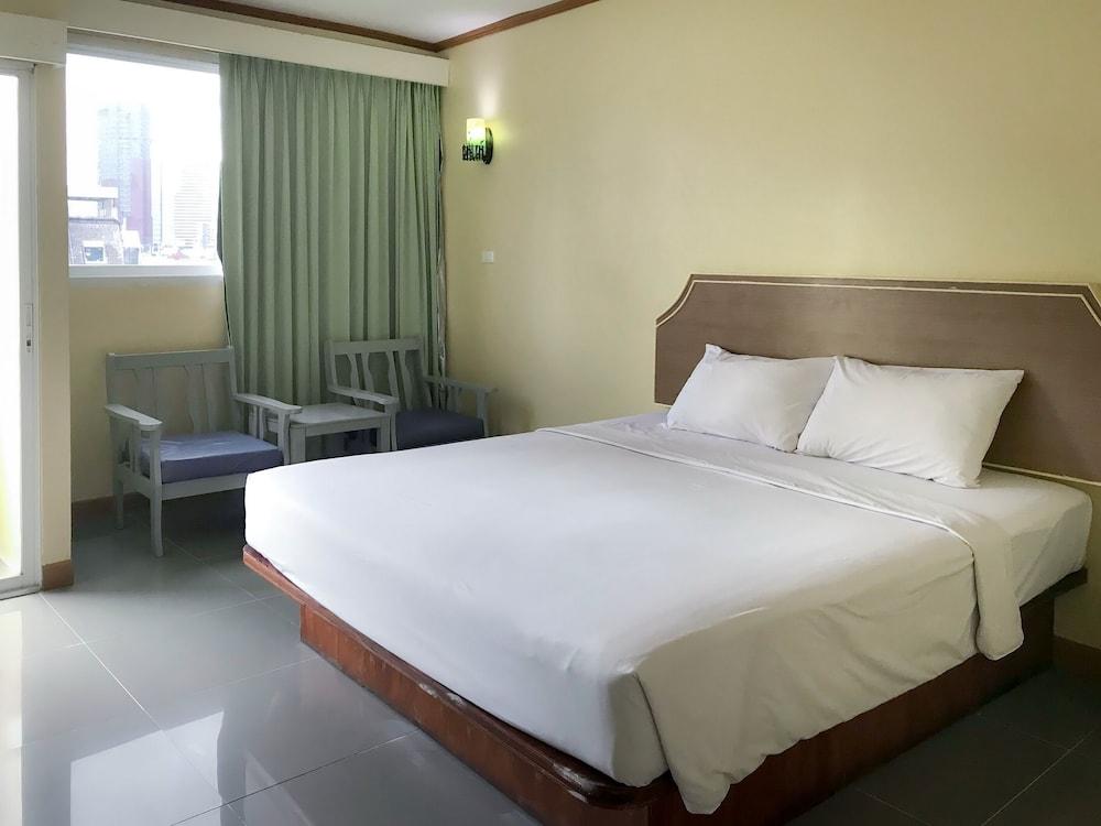 J Two S Pratunam Hotel