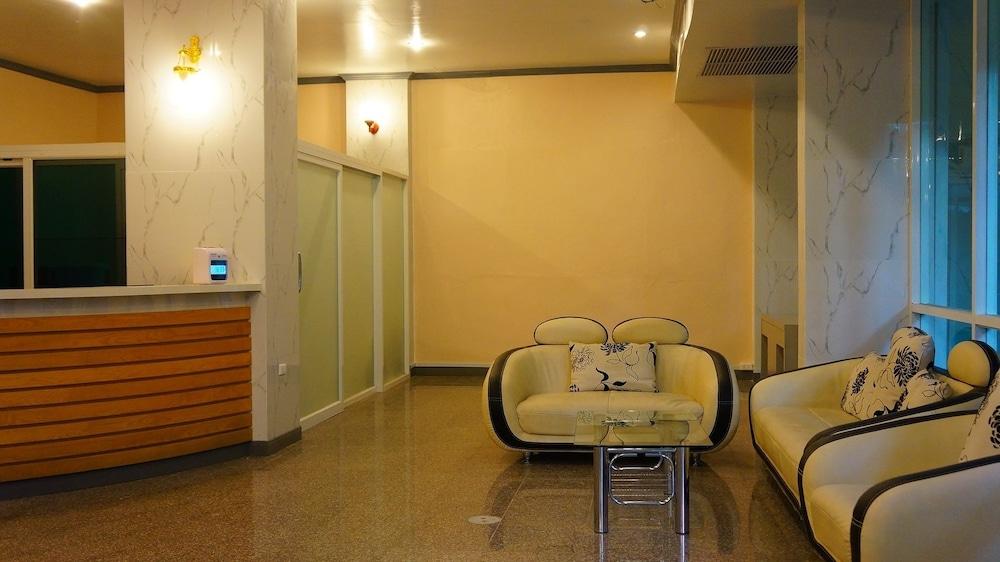 J Two S Pratunam Hotel