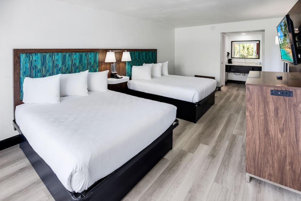 Blu Atlantic Oceanfront Hotel & Suites