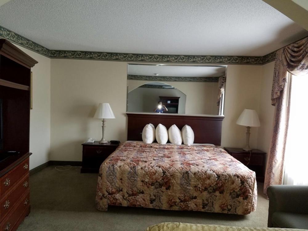 American Inn & Suites - High Point NC