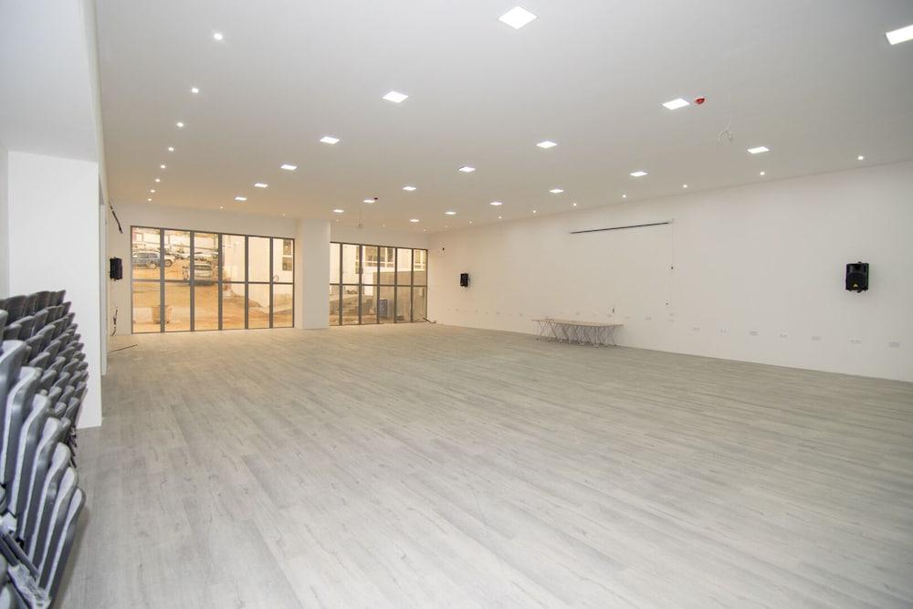 New Brookfields Hotel