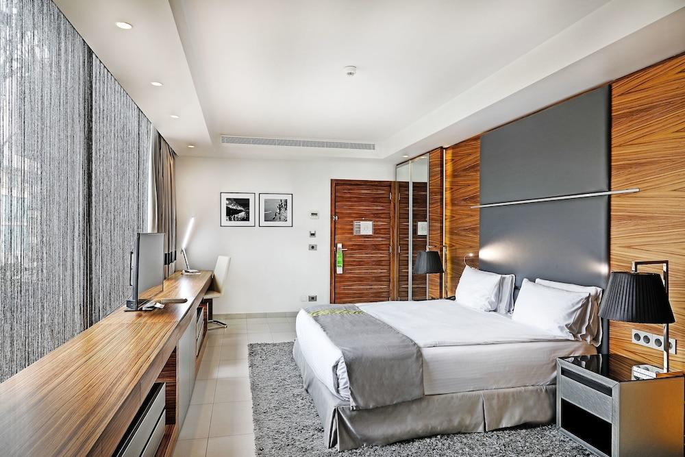 Warwick Stone 55 Hotel