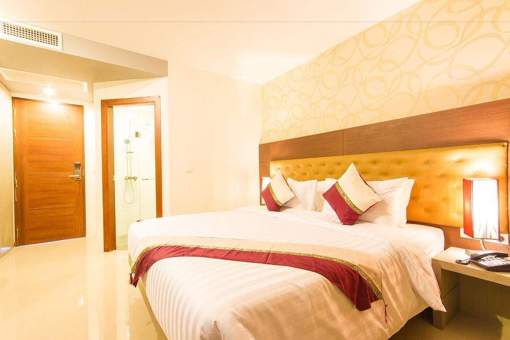 Hemingways Silk Hotel