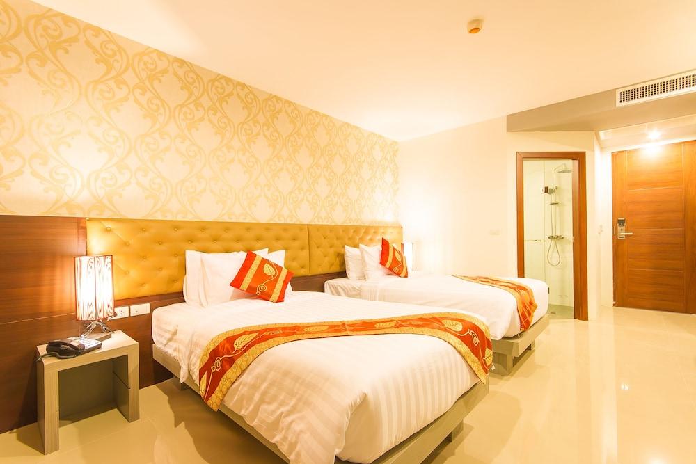 Hemingways Silk Hotel