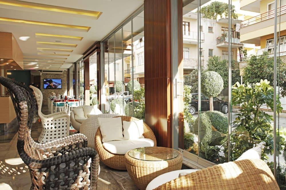 Kleopatra Suit Hotel