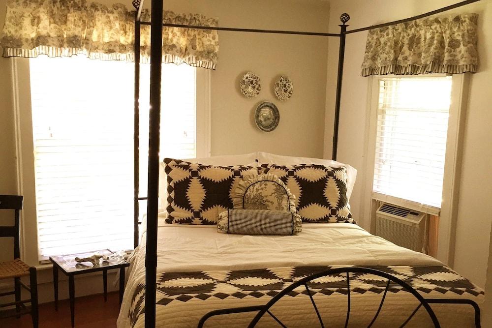 18 Vine Inn & Carriage House