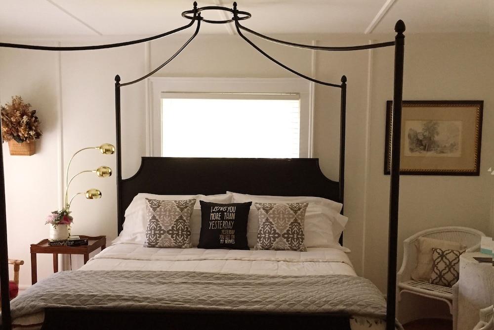 18 Vine Inn & Carriage House