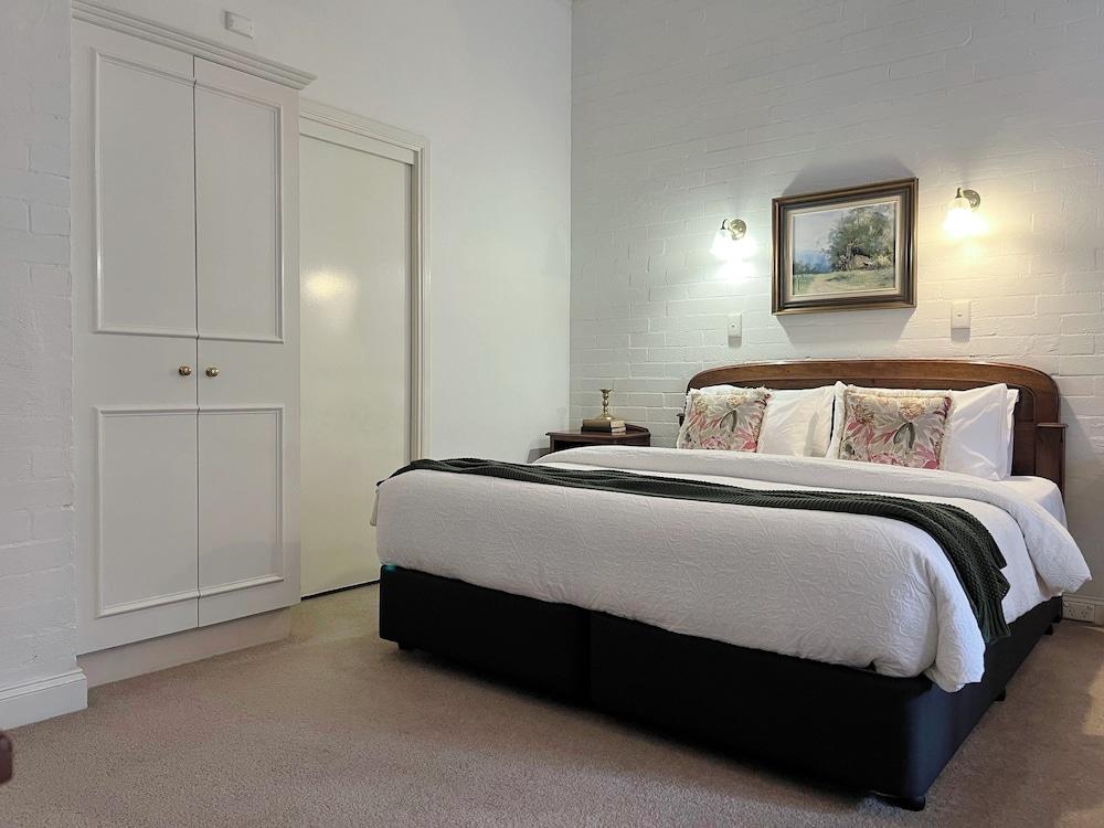 Victoria House Motor Inn