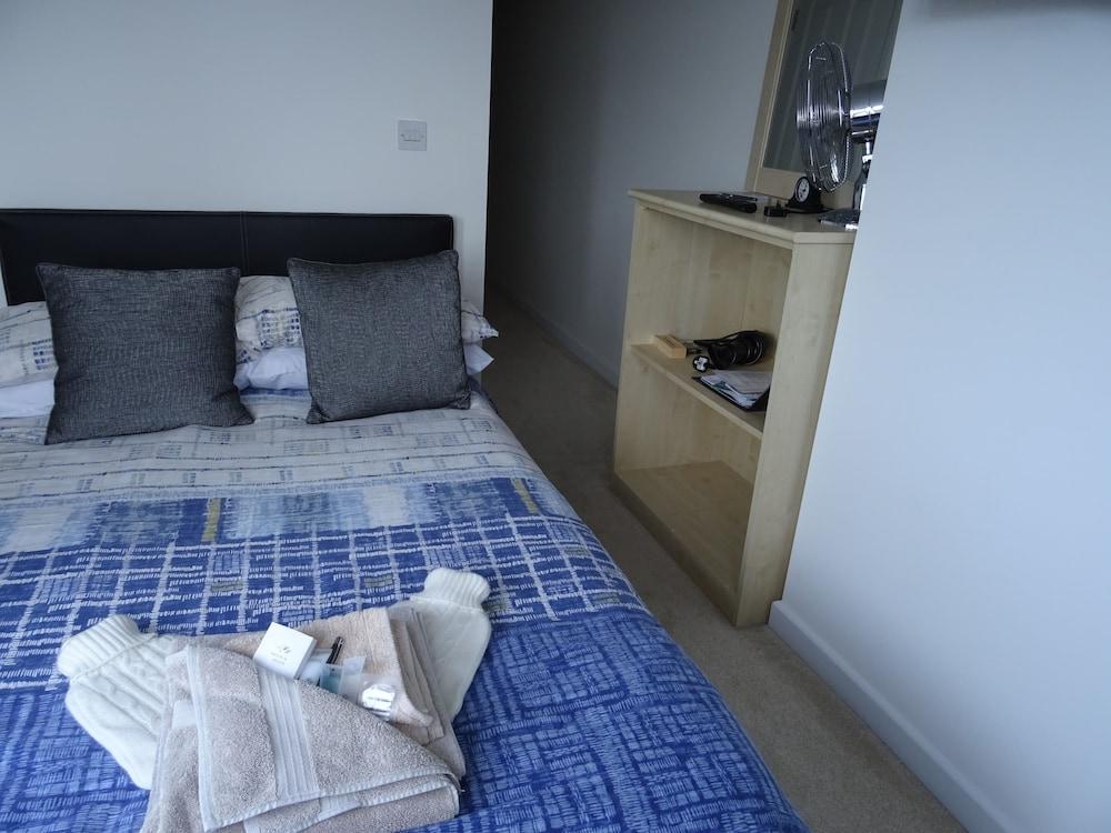 Barnes's Rest Bed & Breakfast & Caravan