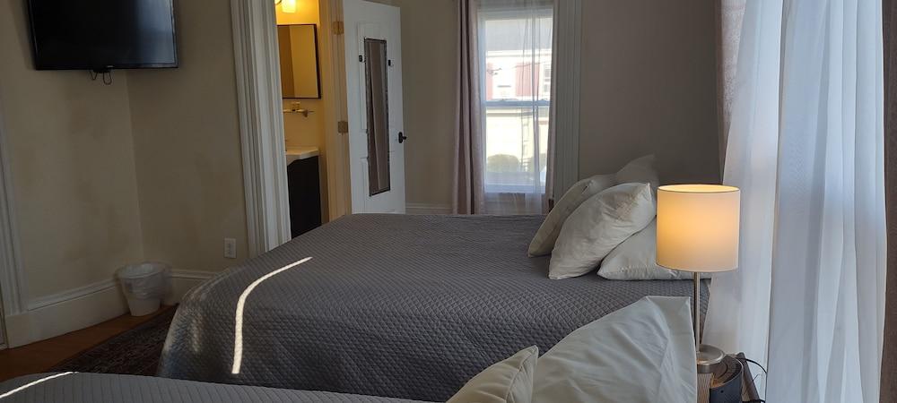 The Whitetail and Suites