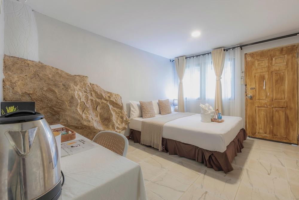 Phi Phi Cozy Seafront Resort