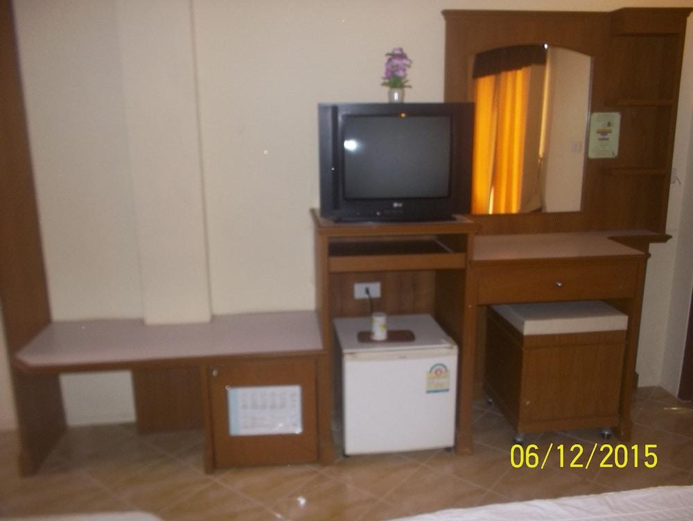 Black & White Bungalows