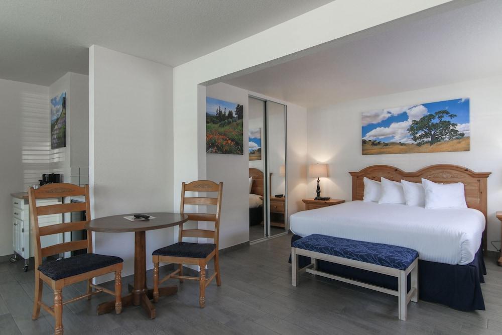 Solvang Inn and Cottages