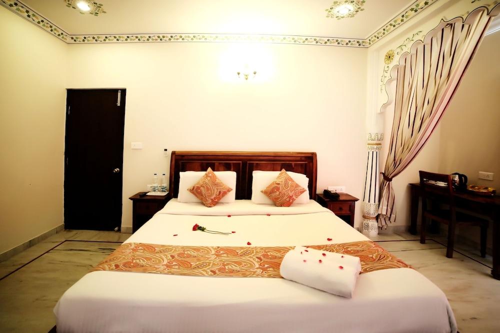 Hotel Royal Pratap Niwas