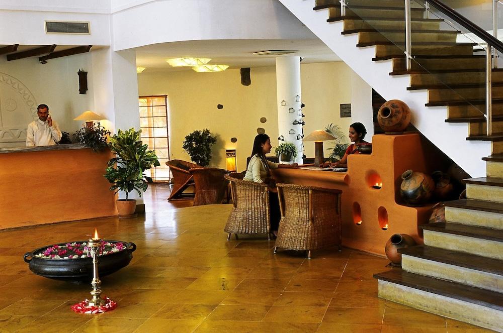 Shangri-La Village Resort