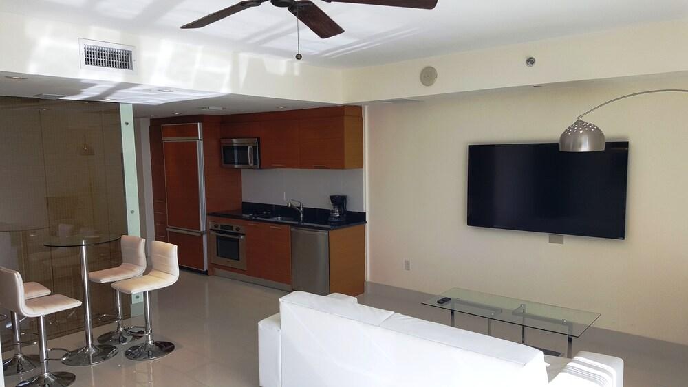 Luxury Apartments at 50 Biscayne