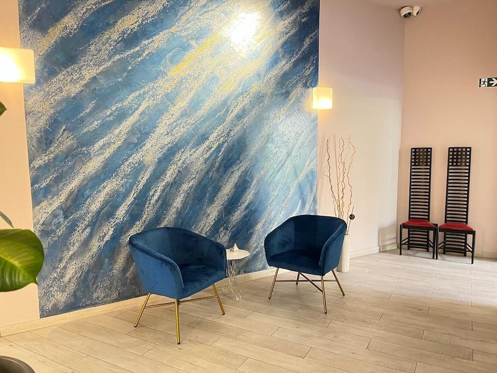 Blue Shades Aparthotel