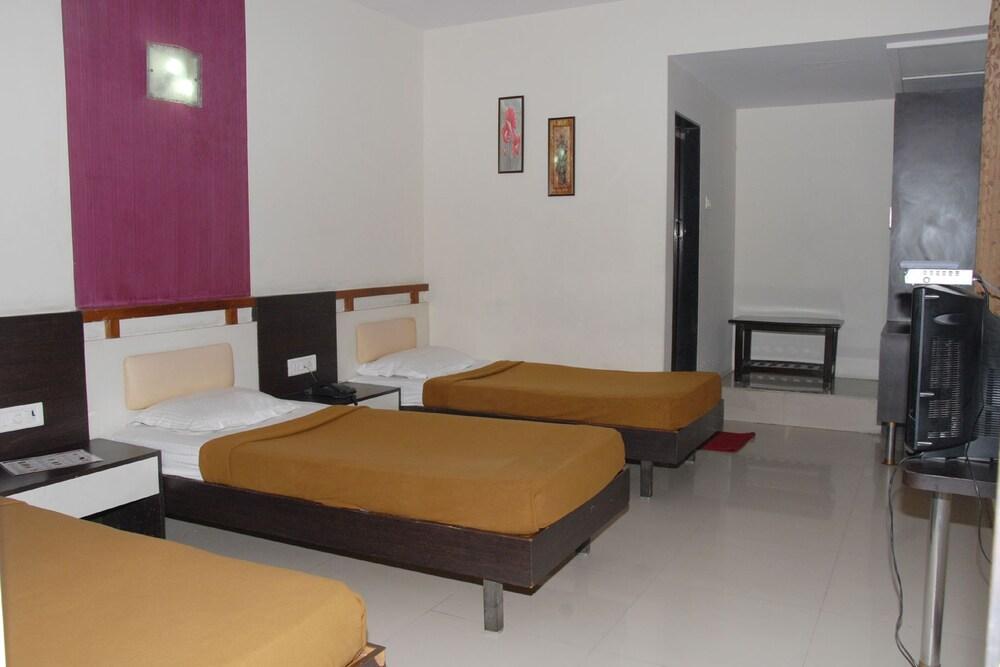 Hotel Enzo International