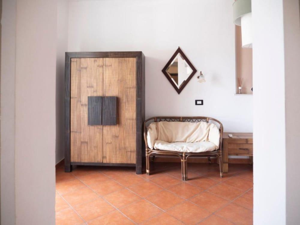 Kalamarina Rooms B&B