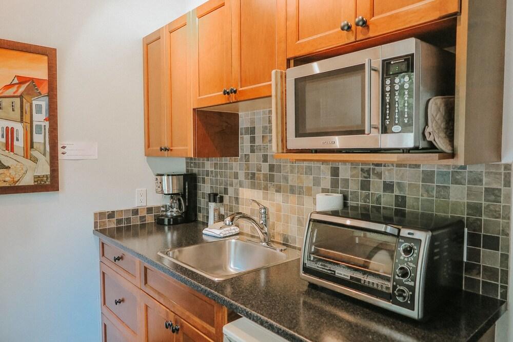 Cobble Wood Guesthouse