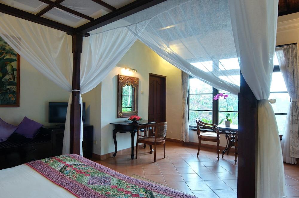 Cempaka Belimbing Villas