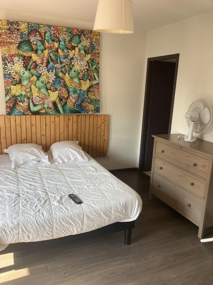 The Resid For Calixte