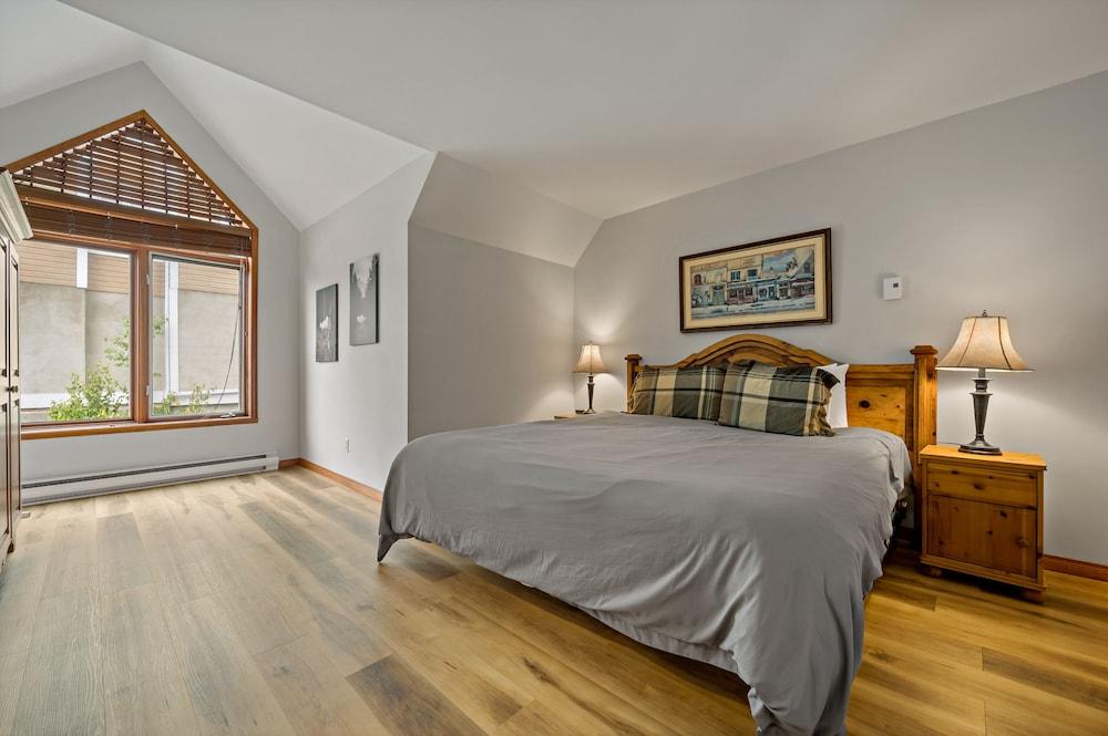 Les Haut Bois Condominiums -RVMT